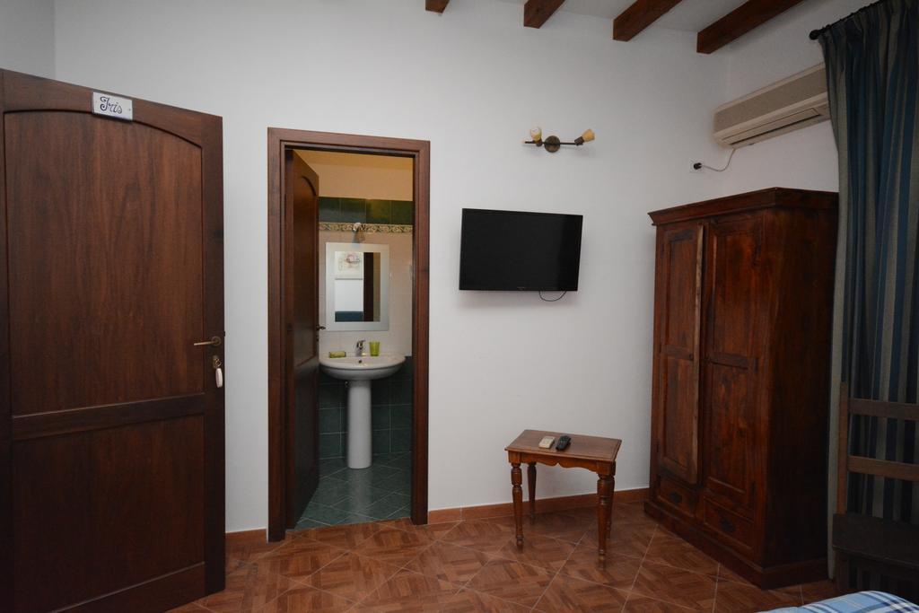 La Ferula Bed & Breakfast Scillato  Exterior photo